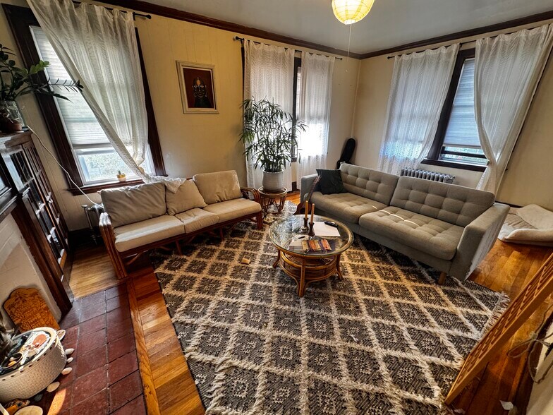 Primary Photo - 36 Newton St
