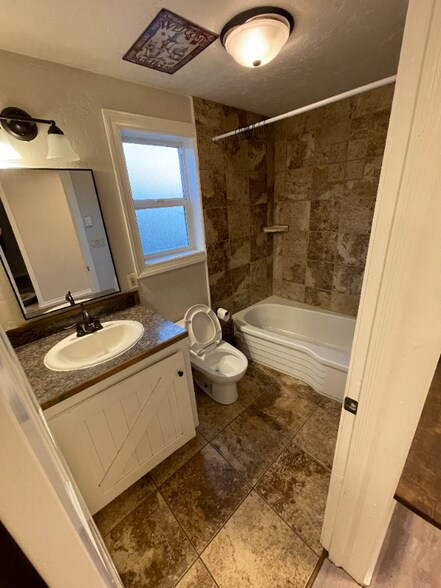 Building Photo - 951 S Rimrock Rd