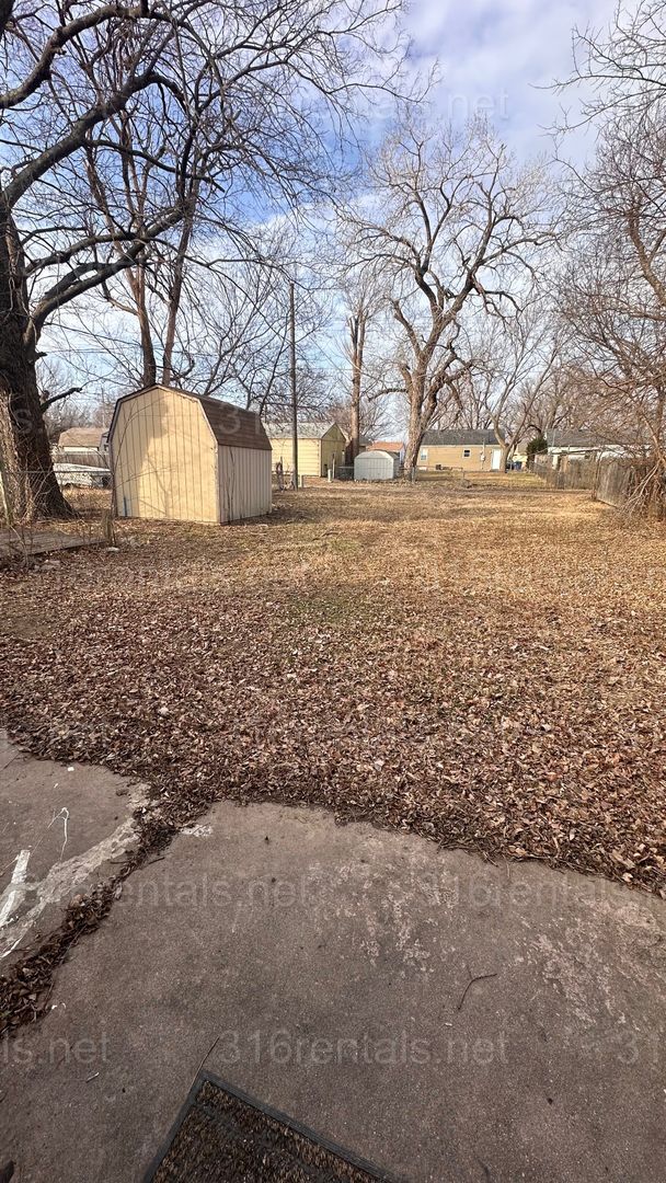 Building Photo - $1000 - 3 bed 1 bath - Single Family Home