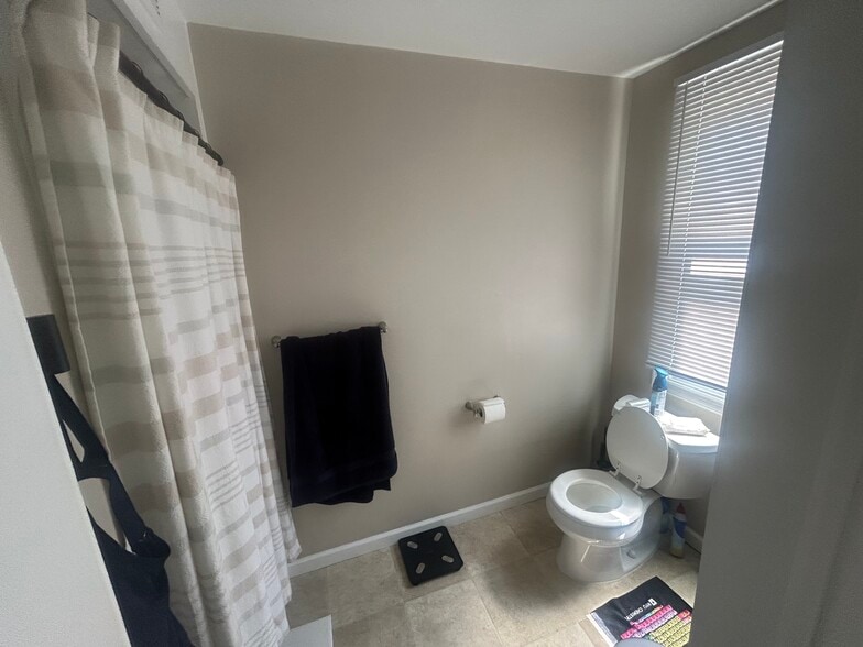 Bathroom - 4302 Westfield Ave