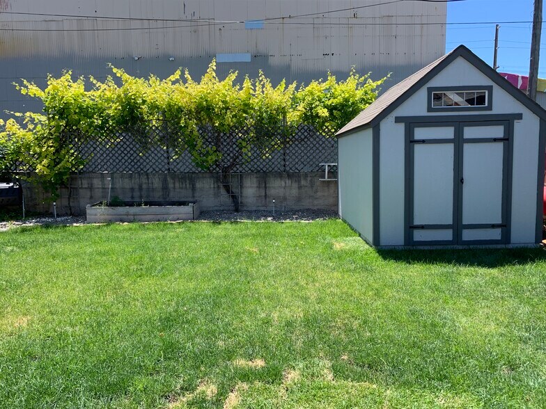 Nice sized backyard with grapevines, garden boxes, patio and shed. - 544 Wilmington Ave