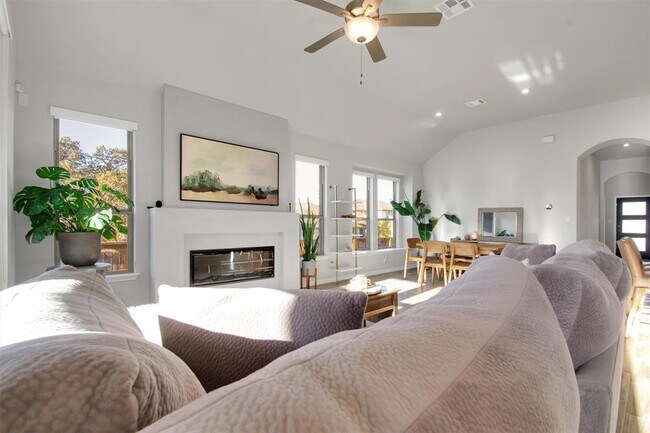 Building Photo - 104 Pin Cherry Pass