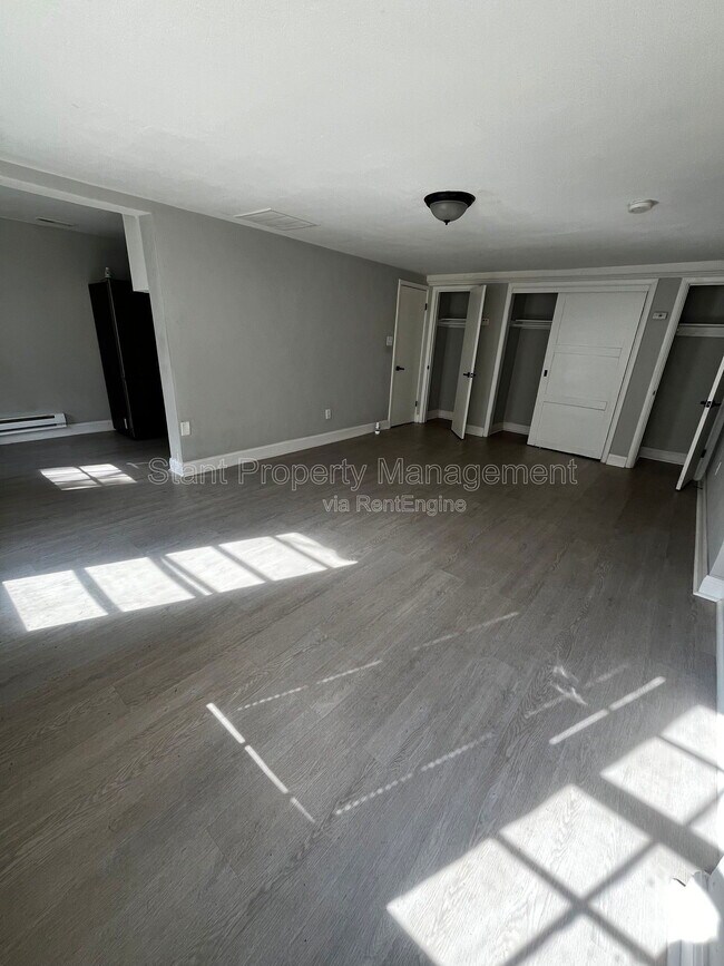 Building Photo - 20 W Park St