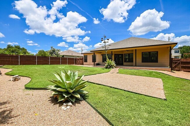 Building Photo - 14711 Longbranch Dr