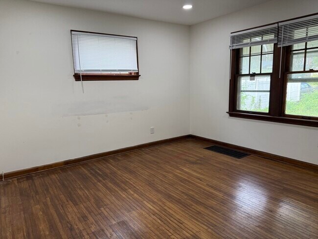 Building Photo - Charming 3 beds 1.5 baths in Columbus!