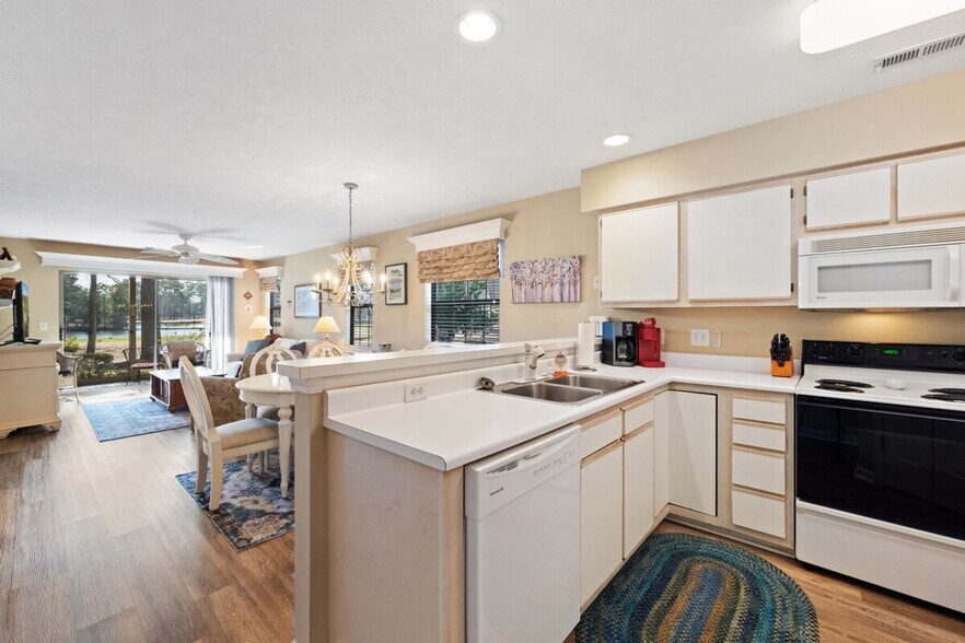 Building Photo - 270 Pinehurst Ln