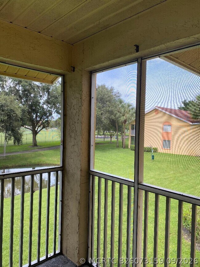 Building Photo - 1095 Coral Club Dr