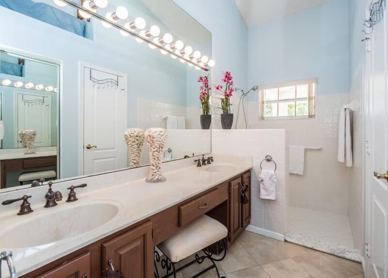 Building Photo - 20 Commodore Pl