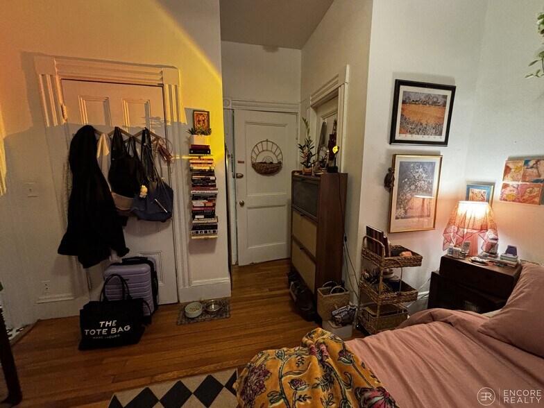 Building Photo - 16 Davis Ave