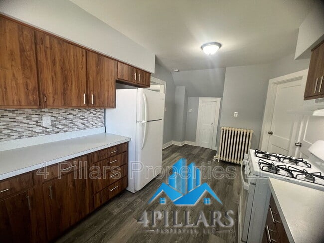 Building Photo - 106 Belden St