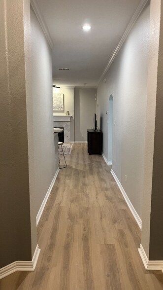 Building Photo - 9112 Brinson Dr