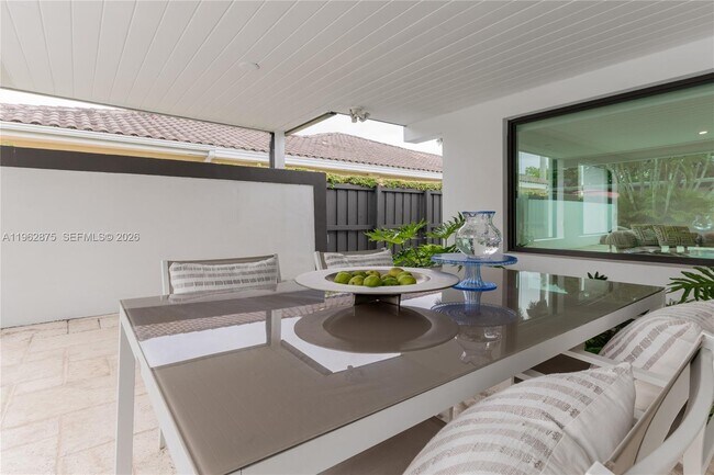 Building Photo - 7300 SW 77th Ave