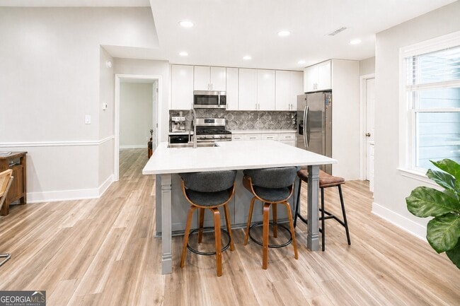 Building Photo - 135 Summer Brooke