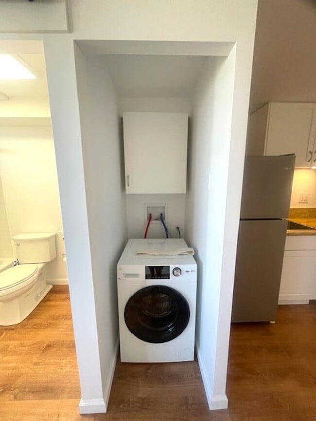 Building Photo - Renovated Studio / 1 Bath in Century Park ...