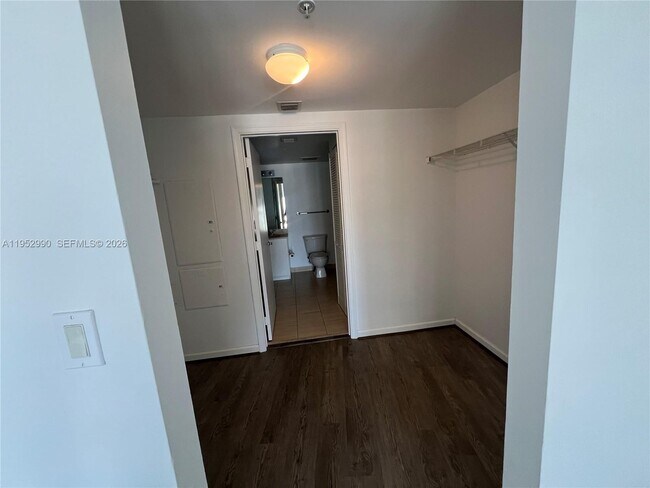 Building Photo - 1750 N Bayshore Dr