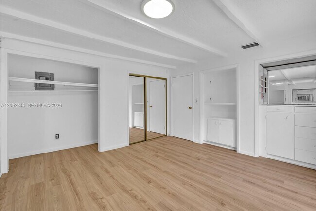 Building Photo - 5096 SW 28th Terrace
