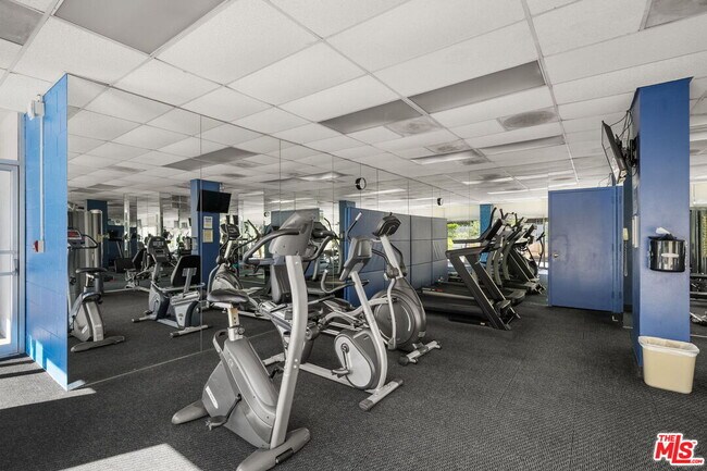 Building Photo - 10450 Wilshire Blvd