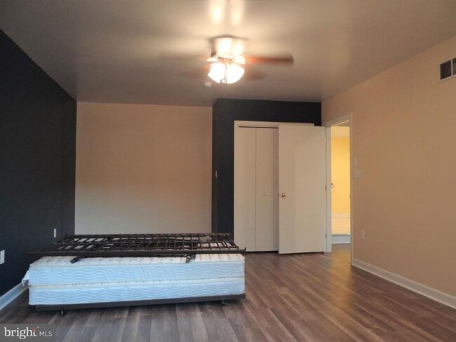 Building Photo - 668 Broad St