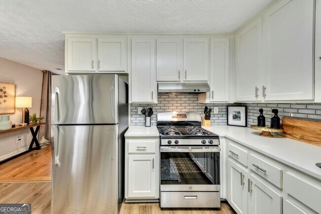 Building Photo - 160 Booth Rd SW