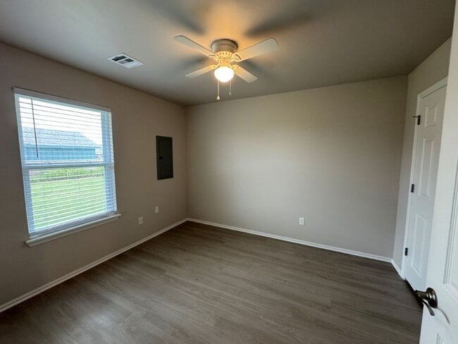 Building Photo - 55 and up community!  Flexible terms and easy application process, one small pet ok with addition...