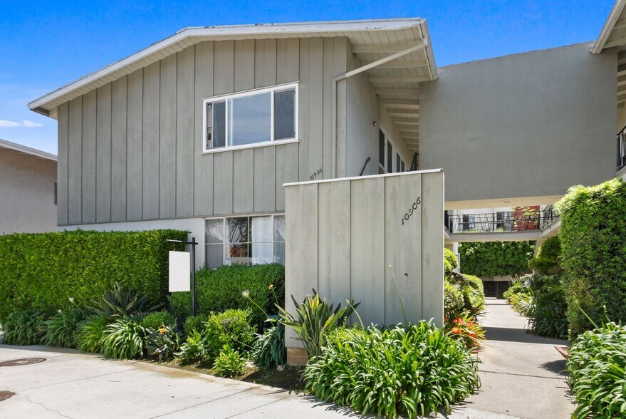 Building Photo - 10906 Santa Monica Blvd