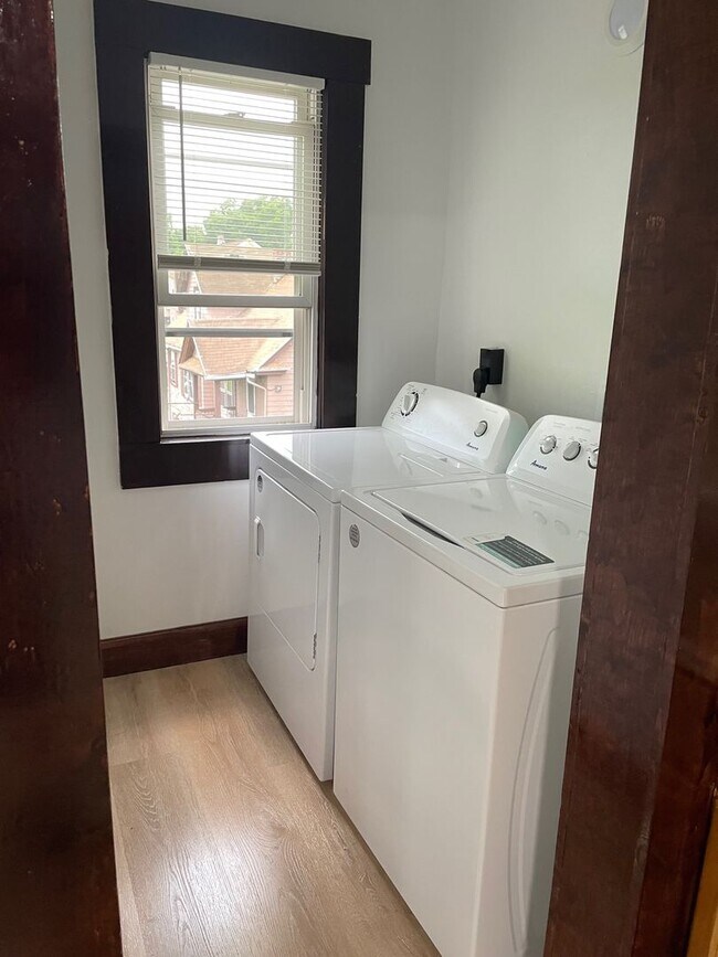 Building Photo - 236-238-238 College St