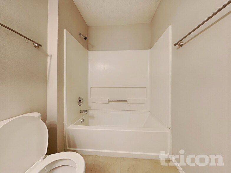 Building Photo - 4512 Merlot Dr