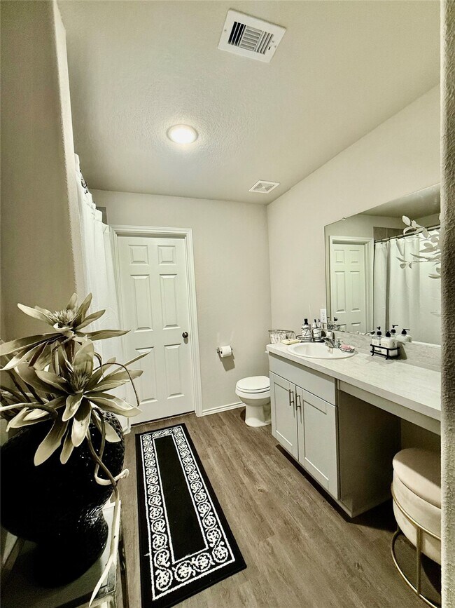 Building Photo - 9921 Spg Crk Rd