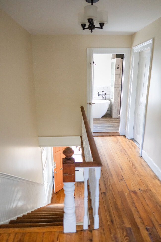 Building Photo - 208 9th St NW