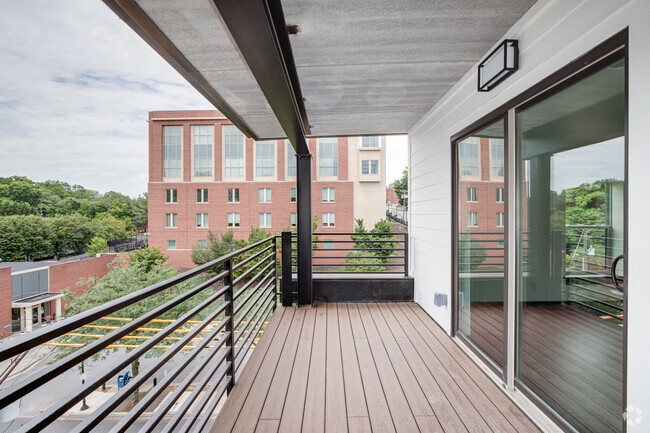 3BR, 2BA - 1,300SF - 12th & Court Lofts