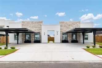 Building Photo - 16 Selena St