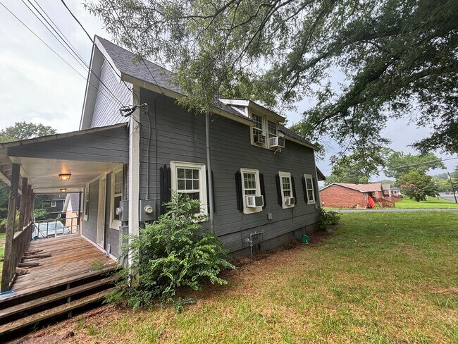 Building Photo - 201/203 Grove Avenue