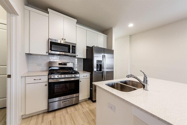 Building Photo - 401 White Steppe Way