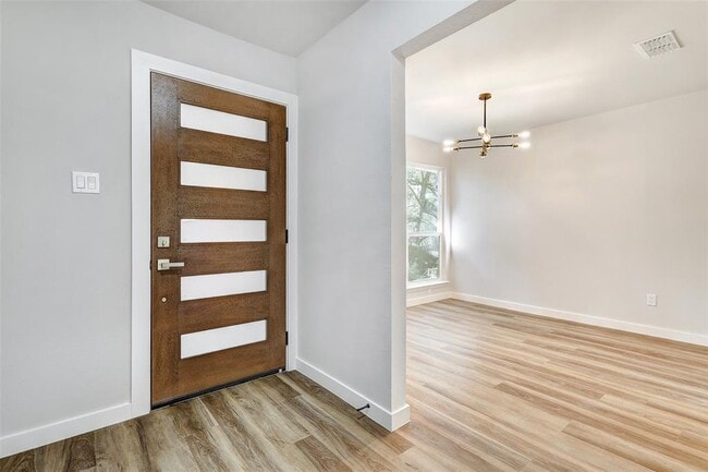 Building Photo - 402 Mulberry Dr
