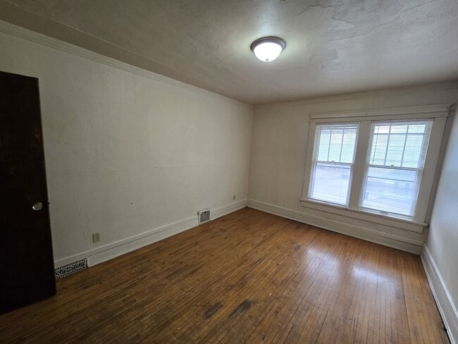 Building Photo - 118 Harrison St