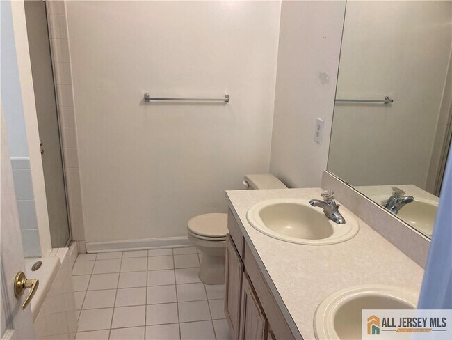 Building Photo - 212 Hawthorne Rd