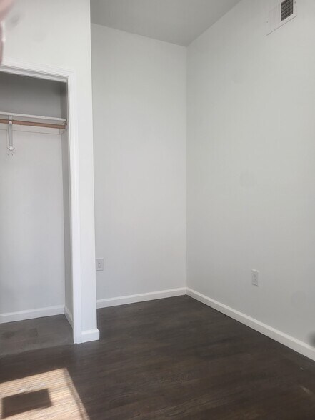 Front Bedroom - 2637 N Jessup St