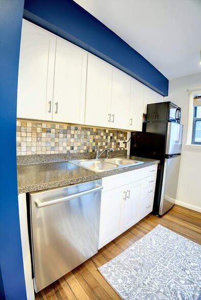 Building Photo - 2412 Grandview Ave