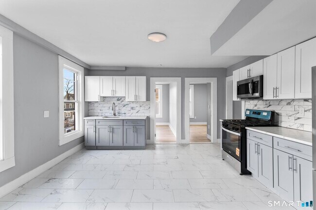 Building Photo - 302 Exchange St