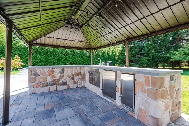 Building Photo - 525 Rocky Point Rd