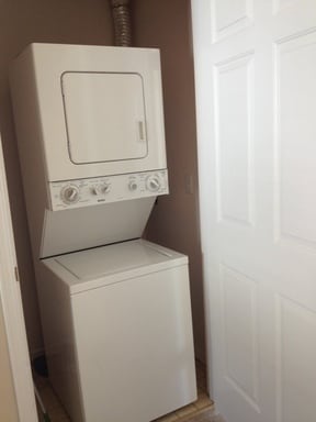 Building Photo - 3 Bedroom Town Home in Emerald Pointe