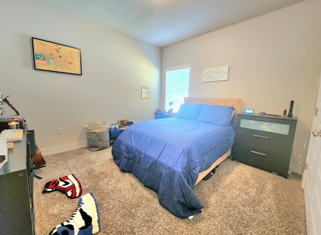 Building Photo - Stunning 4-Bed, 3-Bath Beauty, 2,117 sq. ft. of Pure Comfort and Style!