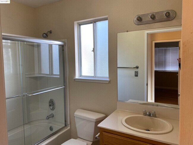 Building Photo - 5239 Woodside Way