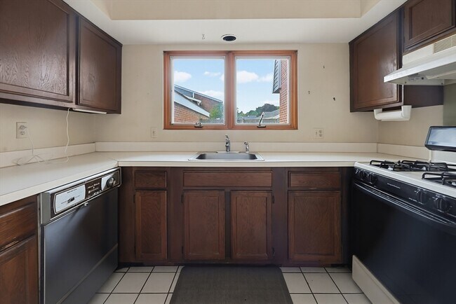 Building Photo - 52 Rosewood Dr