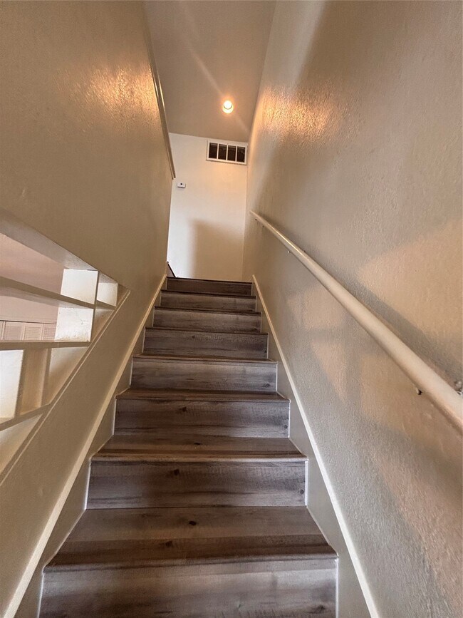 Building Photo - 2110 Wilcrest Dr