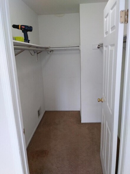 Master bed closet - 424 Lackland Ave