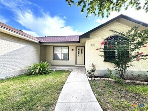 Building Photo - 2038 Bentwood Dr