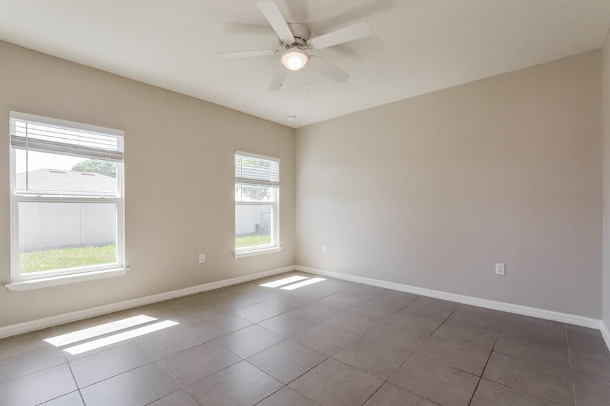 Building Photo - 803 Savona Pl