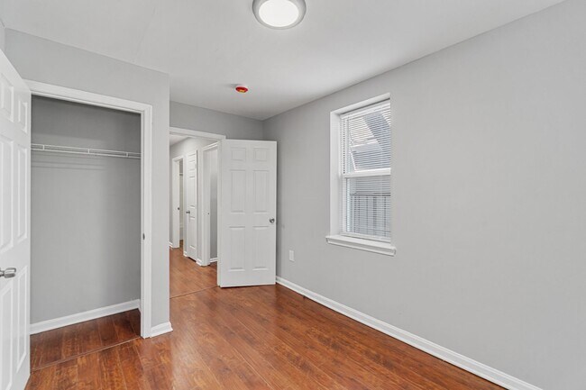 Building Photo - 1027 Bennett Pl