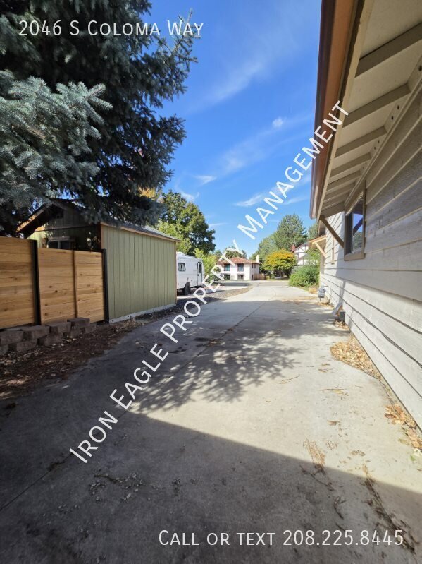 Building Photo - 2046 S Coloma Wy